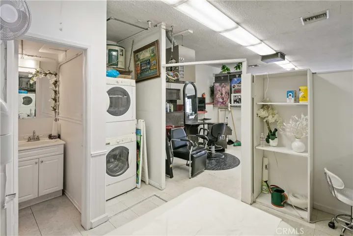 22505 8th Street, Newhall, California 91321