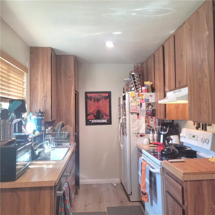 23216 Orange Avenue 6, Lake Forest, California 92630 home-pic-3