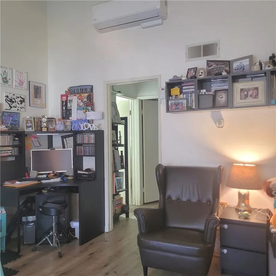 23216 Orange Avenue 6, Lake Forest, California 92630 home-pic-2