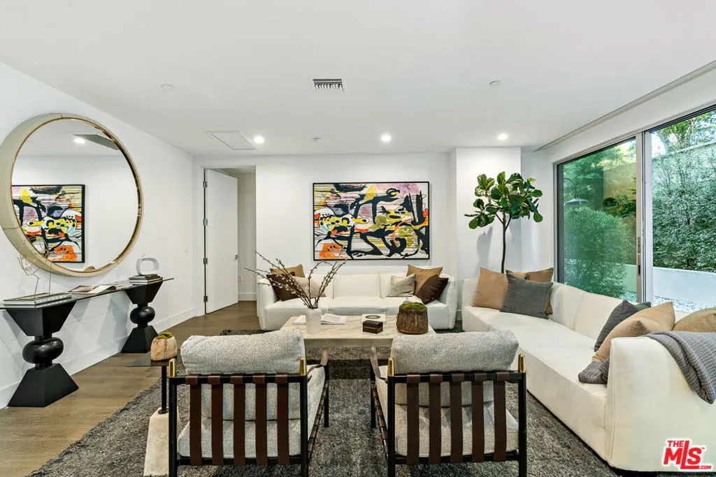 728 N Sweetzer Avenue 115, West Hollywood, California 90069, 2 Bedrooms Bedrooms, ,4 BathroomsBathrooms,Residential,For Sale,Sweetzer,25570073