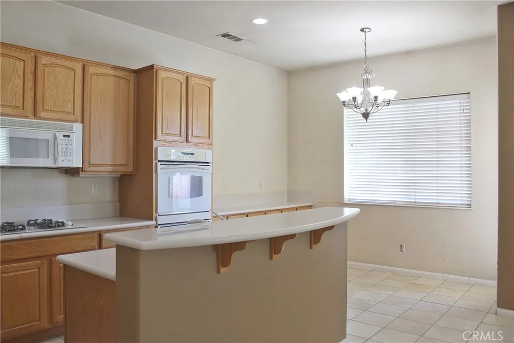 10854 Aster Lane, Apple Valley, California 92308 home-pic-4