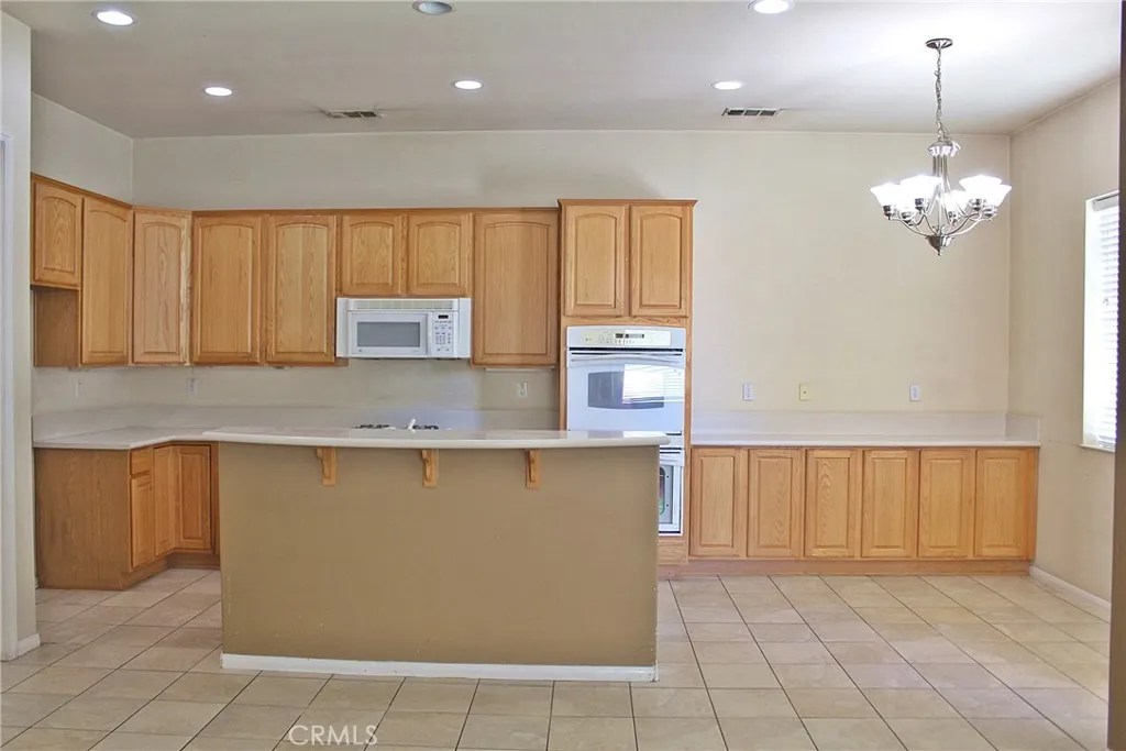 10854 Aster Lane, Apple Valley, California 92308 home-pic-3