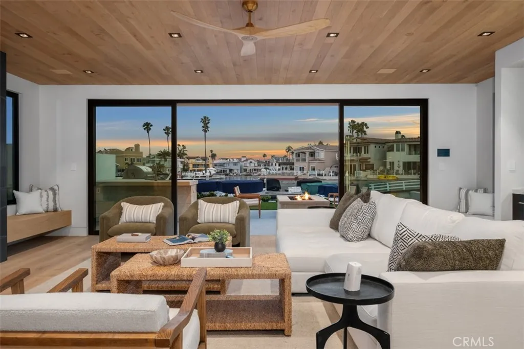 20 Balboa Coves, Newport Beach, California 92663 home-pic-18