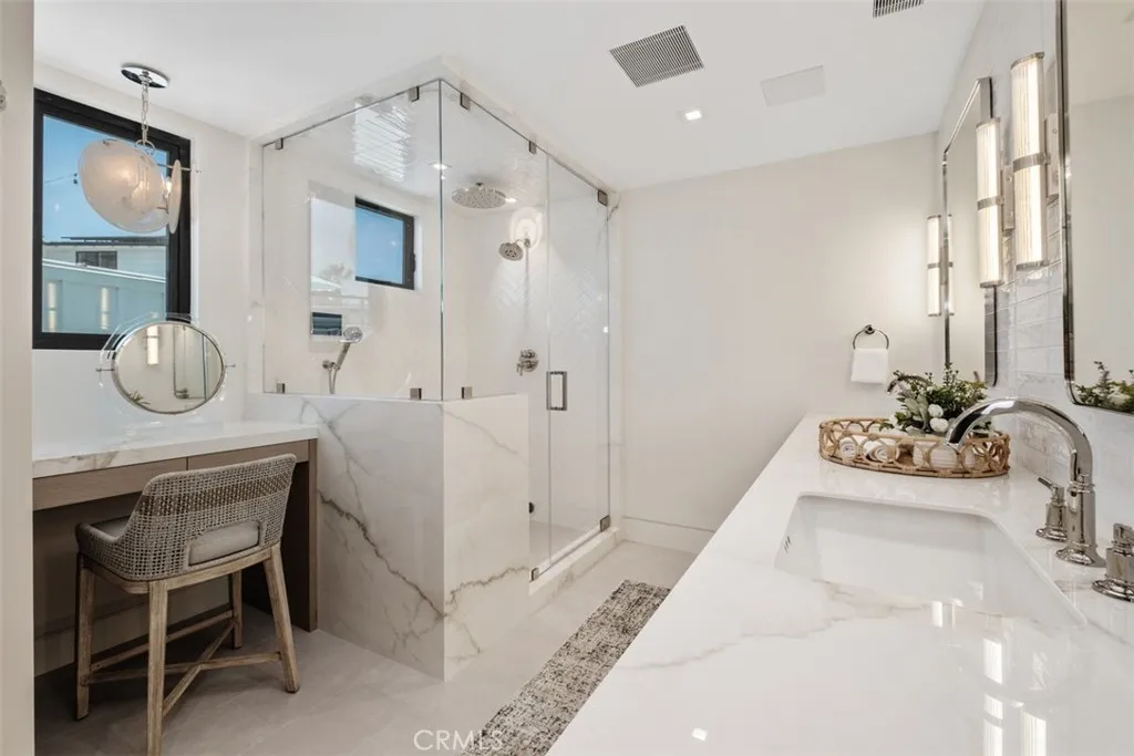 20 Balboa Coves, Newport Beach, California 92663 home-pic-36