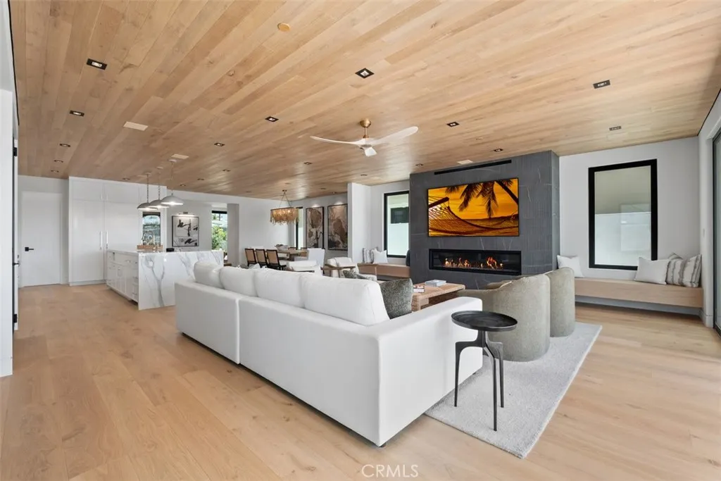 20 Balboa Coves, Newport Beach, California 92663 home-pic-24