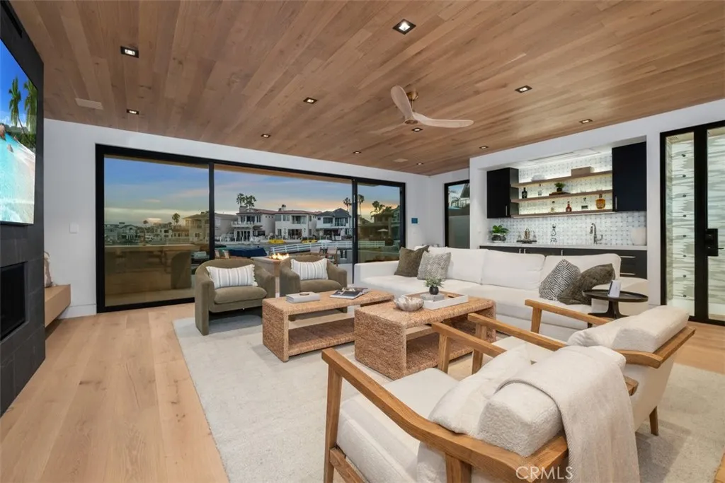 20 Balboa Coves, Newport Beach, California 92663 home-pic-25