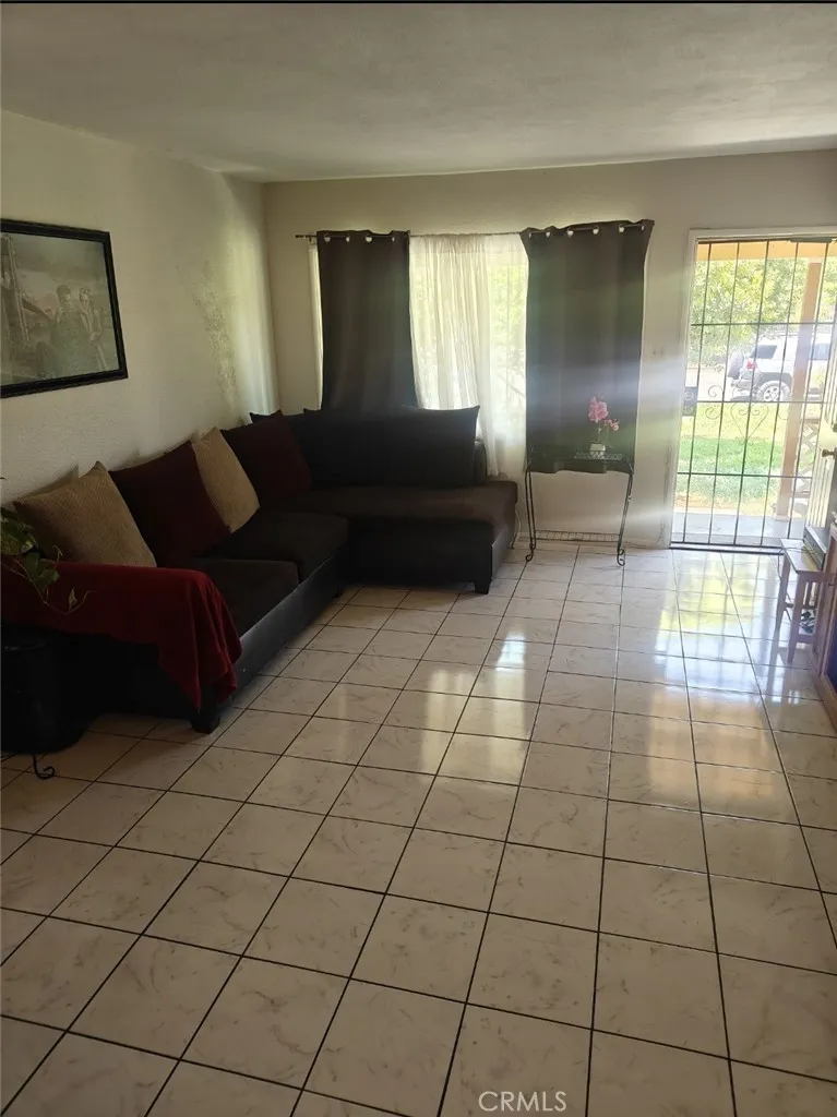 2428 Vasquez Place, Riverside, California 92507 home-pic-11
