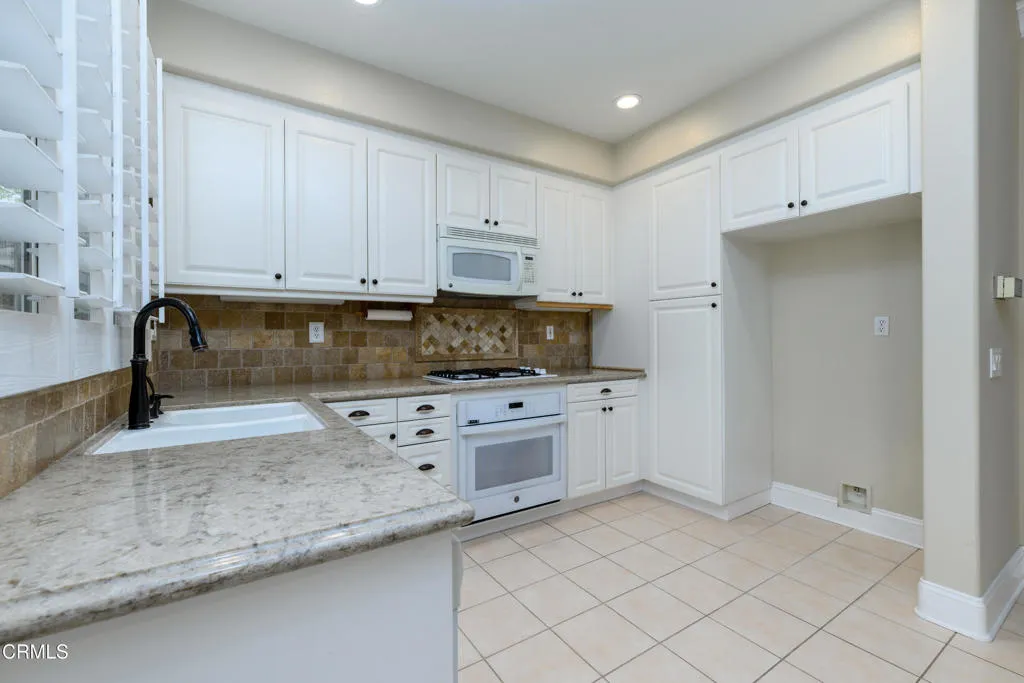 353 Via Cantilena, Camarillo, California 93012 home-pic-16