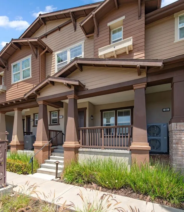 32 Clifford Lane, Ladera Ranch, California 92694 home-pic-0