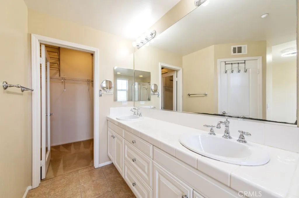 32 Clifford Lane, Ladera Ranch, California 92694 home-pic-11