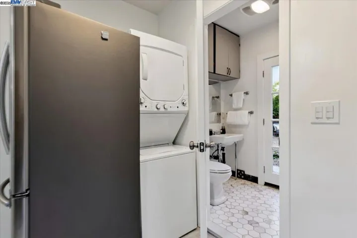 194 John St, Oakland, California 94611