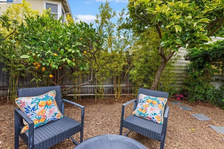 194 John St, Oakland, California 94611