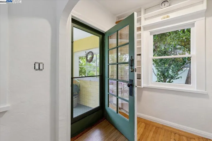 194 John St, Oakland, California 94611