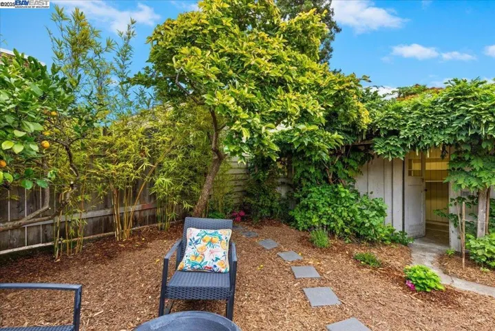 194 John St, Oakland, California 94611