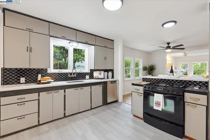 194 John St, Oakland, California 94611