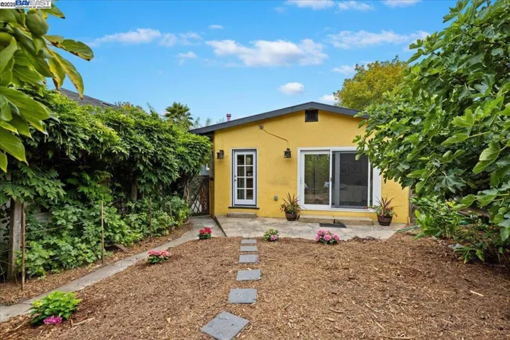 194 John St, Oakland, California 94611