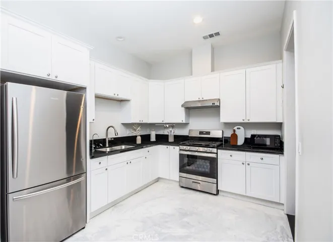 1204 Arbenz Circle, Corona, California 92881