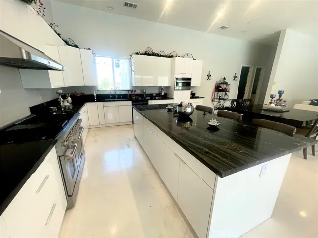 1204 Arbenz Circle, Corona, California 92881