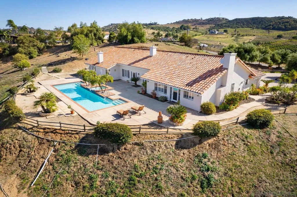 36591 Carney Rd, Valley Center, California 92082 home-pic-3