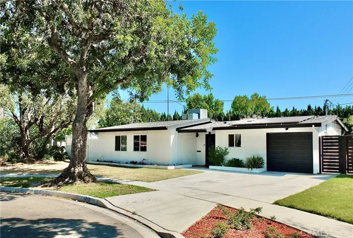 1213 Studebaker Road
