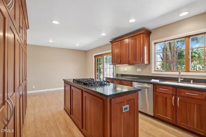 Kitchen & Dining Area