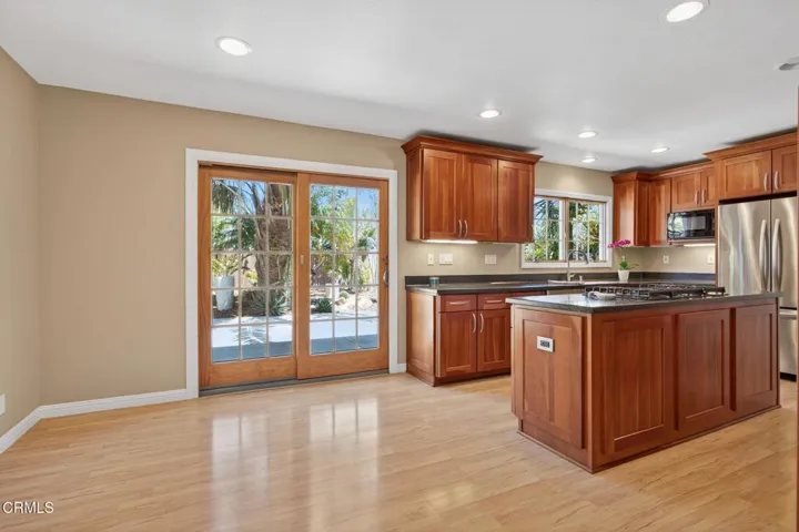Dining Area & Kitchen