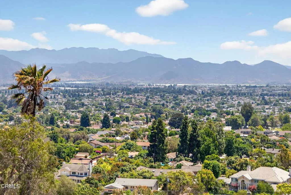 25-web-or-mls-UpmarketMedia_375H-46