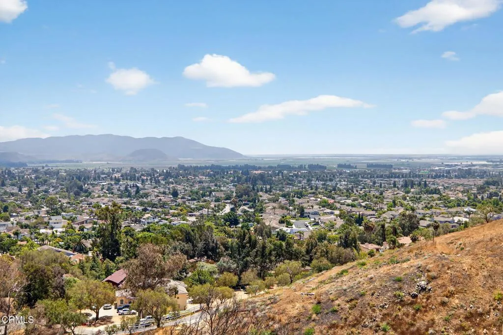 26-web-or-mls-UpmarketMedia_375H-49