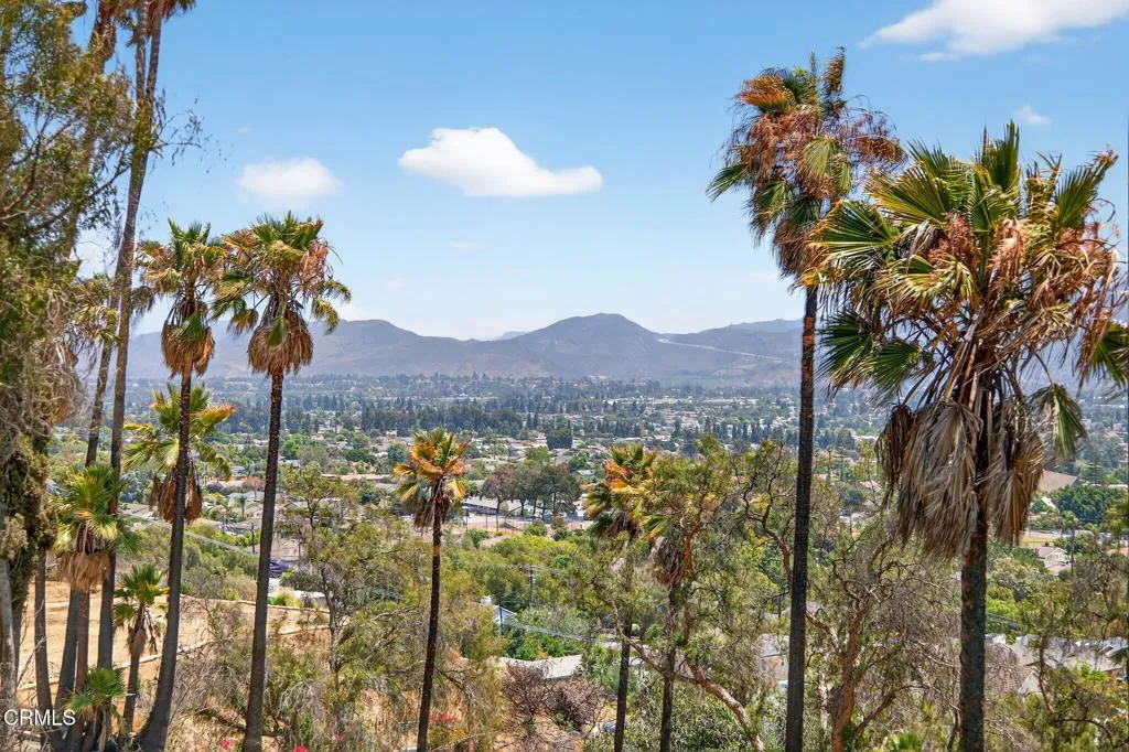 27-web-or-mls-UpmarketMedia_375H-52