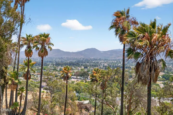 27-web-or-mls-UpmarketMedia_375H-52