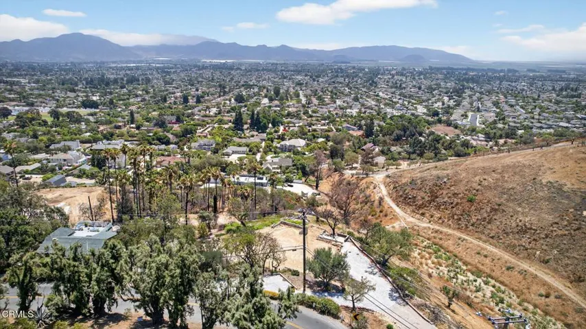 2-web-or-mls-UpmarketMedia_375_AER-9