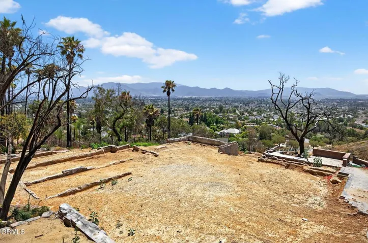 22-web-or-mls-UpmarketMedia_375H-37