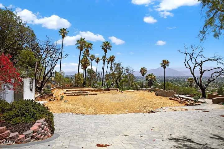 12-web-or-mls-UpmarketMedia_375H-9