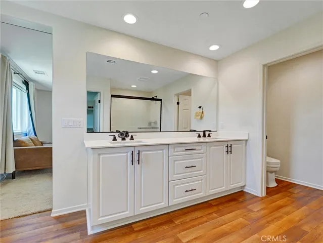*Dual Sinks in Master bath