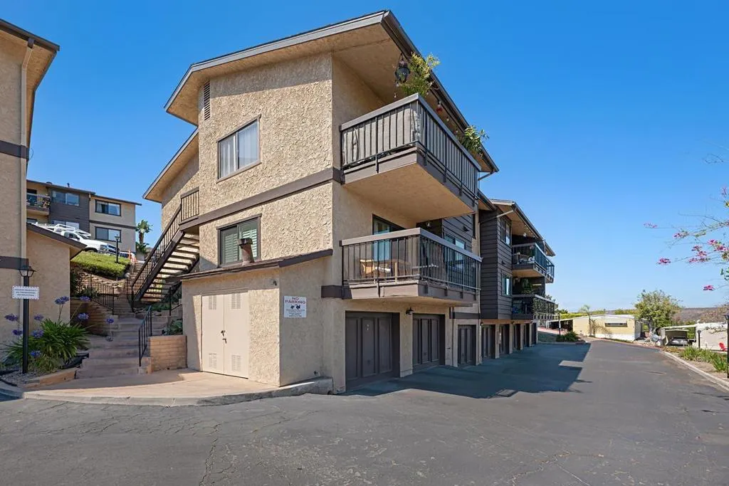 5125 Fontaine Street 105, Del Cerro, California 92120 home-pic-26