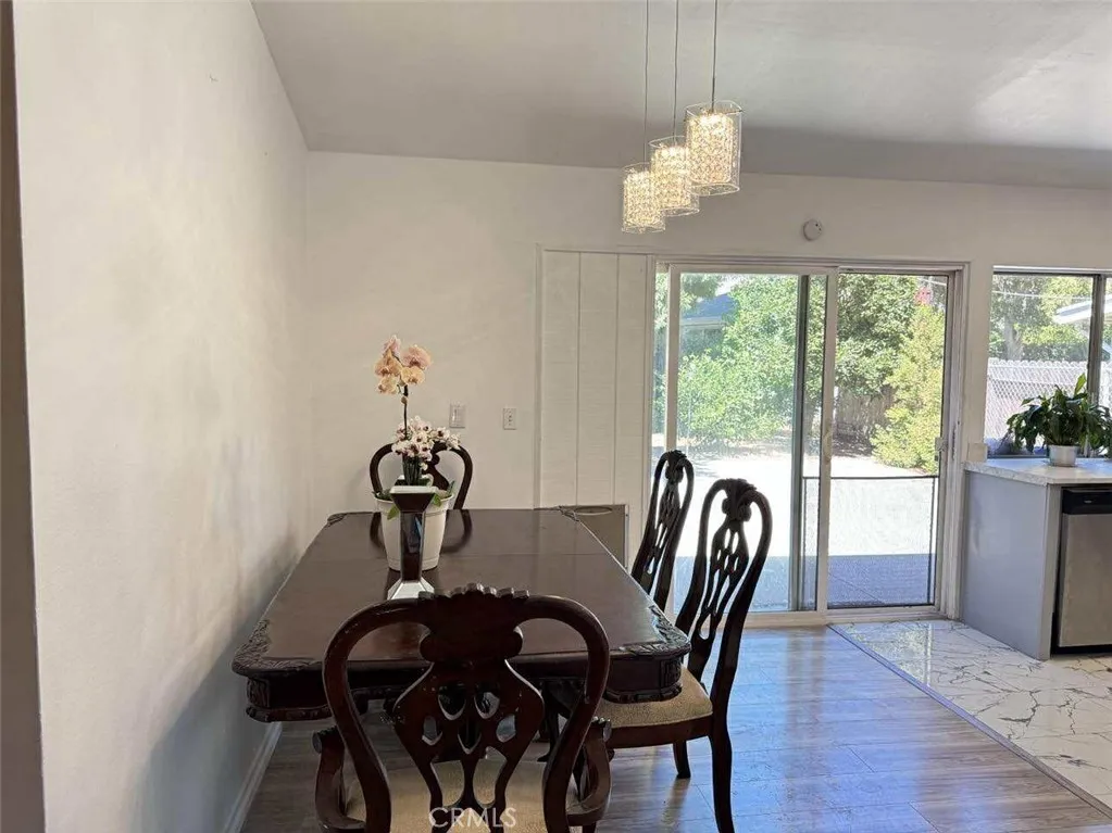 24389 La Glorita Circle, Newhall, California 91321 home-pic-9