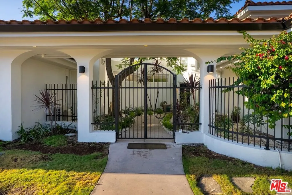 21965 Saddle Peak Road, Topanga, California 90290 home-pic-35