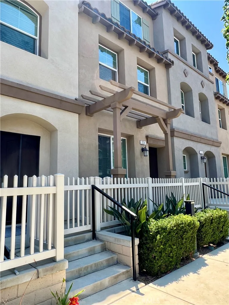 338 N Fenimore Avenue, Azusa, California 91702, 4 Bedrooms Bedrooms, ,4 BathroomsBathrooms,Residential Lease,For Rent,Fenimore,WS25168600