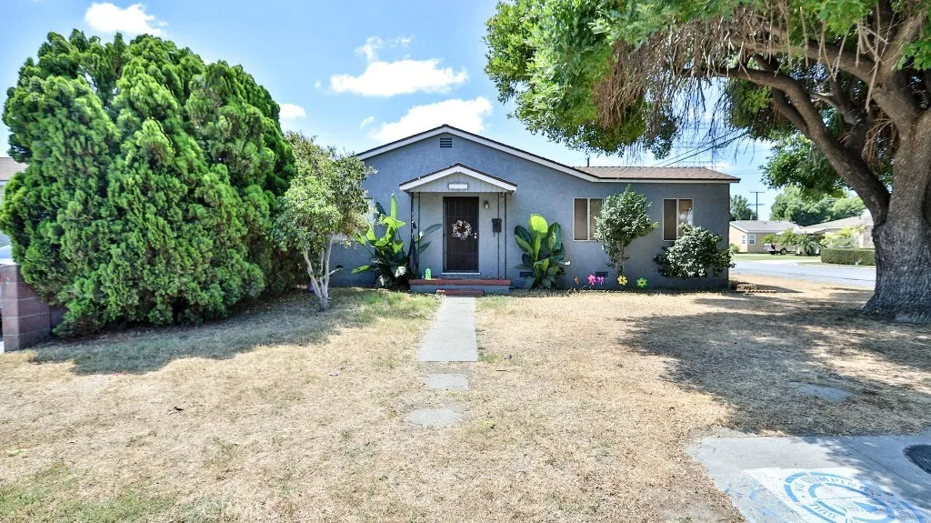 8702 Belmont St, Bellflower, California 90706, ,Residential Income,For Sale,belmont st,PW25168299