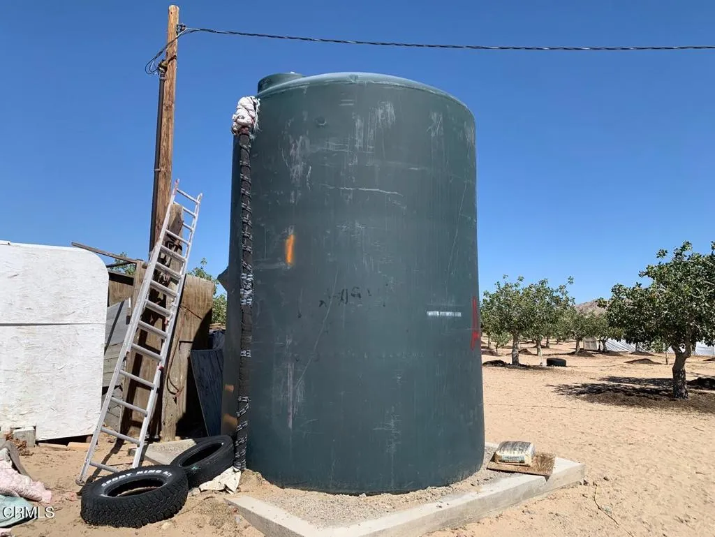 10080 Santa Fe Fire Road, Lucerne Valley, California 92356 home-pic-11
