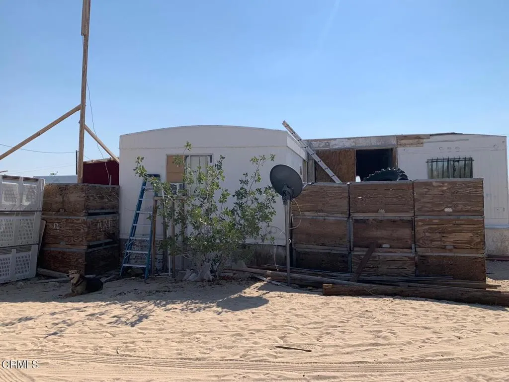 10080 Santa Fe Fire Road, Lucerne Valley, California 92356 home-pic-34