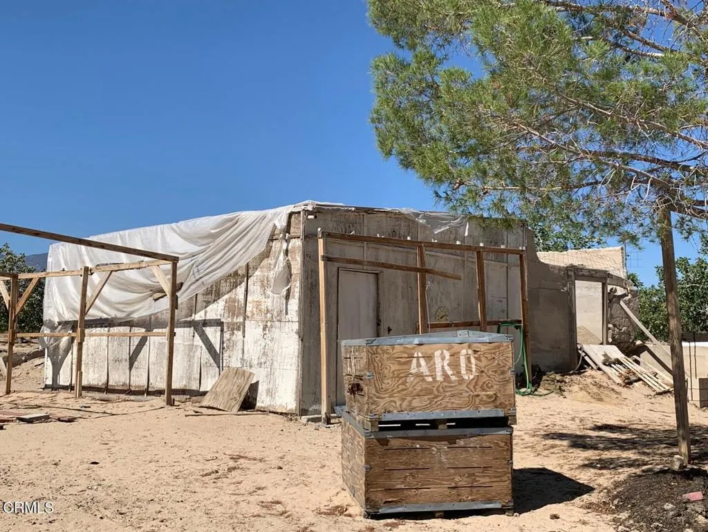 10080 Santa Fe Fire Road, Lucerne Valley, California 92356 home-pic-26