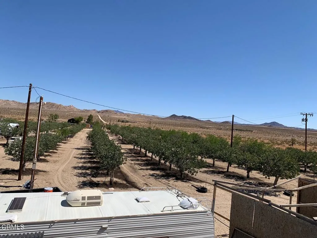 10080 Santa Fe Fire Road, Lucerne Valley, California 92356 home-pic-20