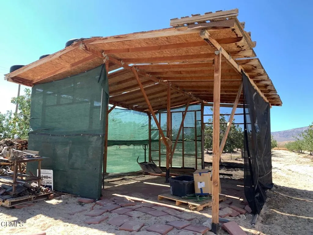 10080 Santa Fe Fire Road, Lucerne Valley, California 92356 home-pic-7