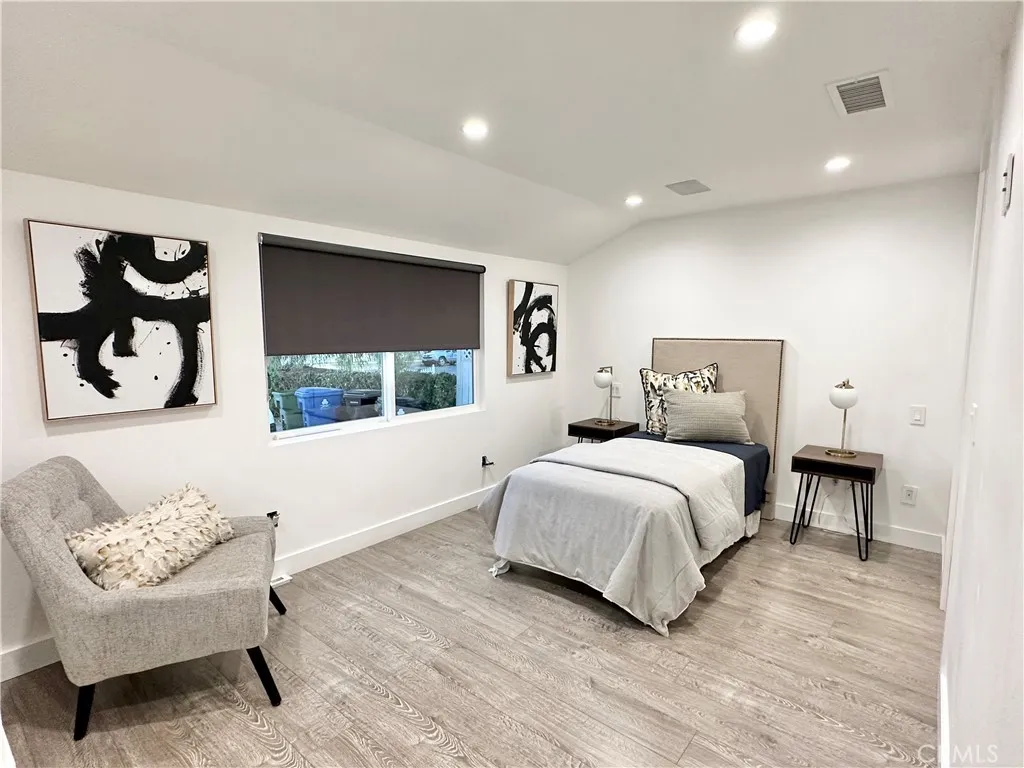 23026 Mobile Street, West Hills, California 91307 home-pic-5