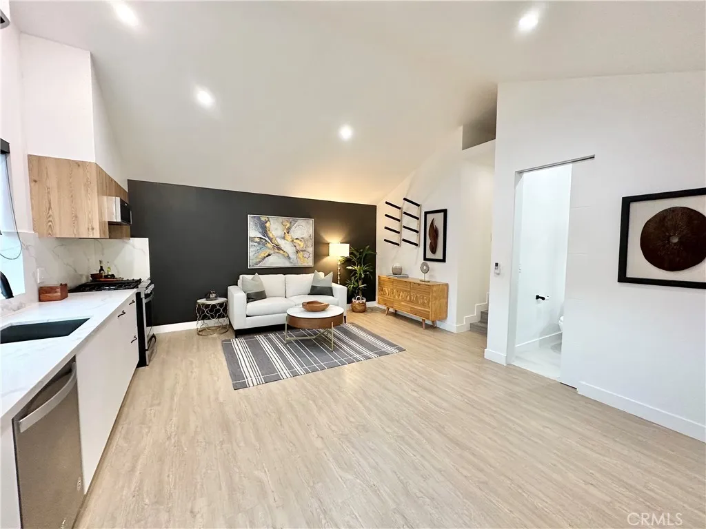 23026 Mobile Street, West Hills, California 91307 home-pic-13