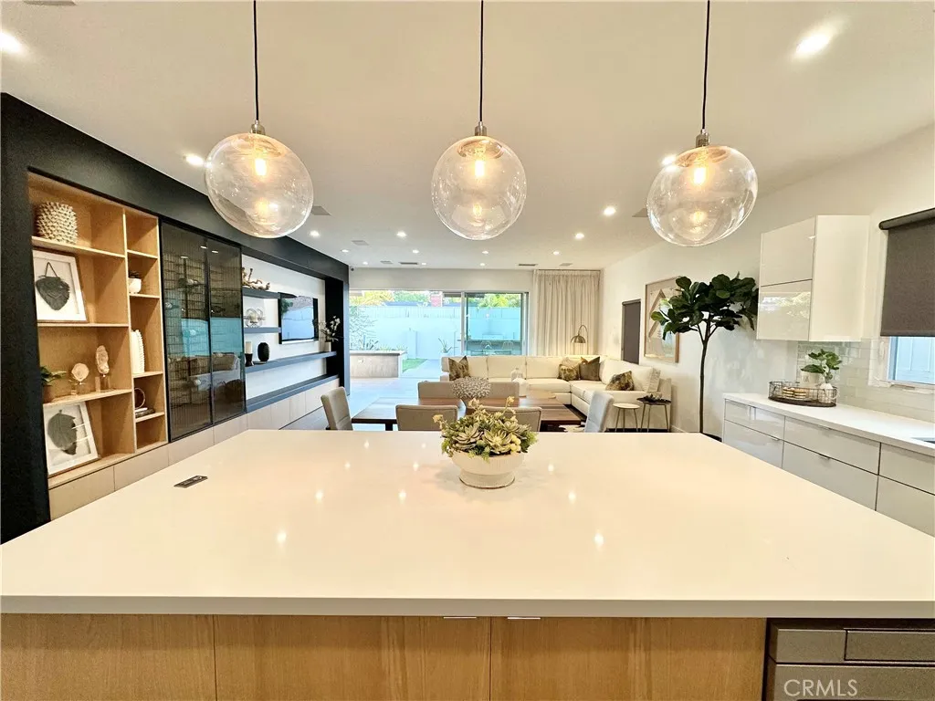 23026 Mobile Street, West Hills, California 91307 home-pic-1