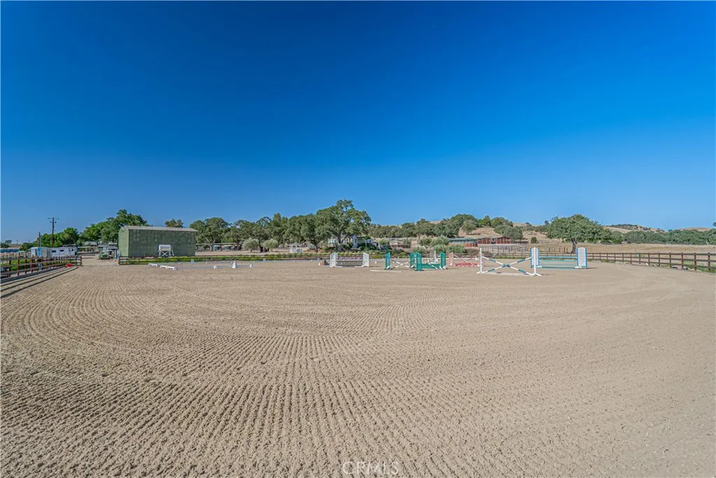 This arena features a top of the line Arion Ebb and Flow system — a German-engineered underground watering system that delivers consistent, even hydration from below, ensuring optimal footing and dust control year-round.