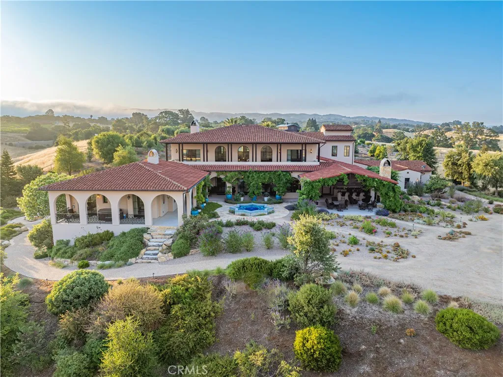 Graceful arcades stretch along the back of the home, perfectly framing the breathtaking views beyond.