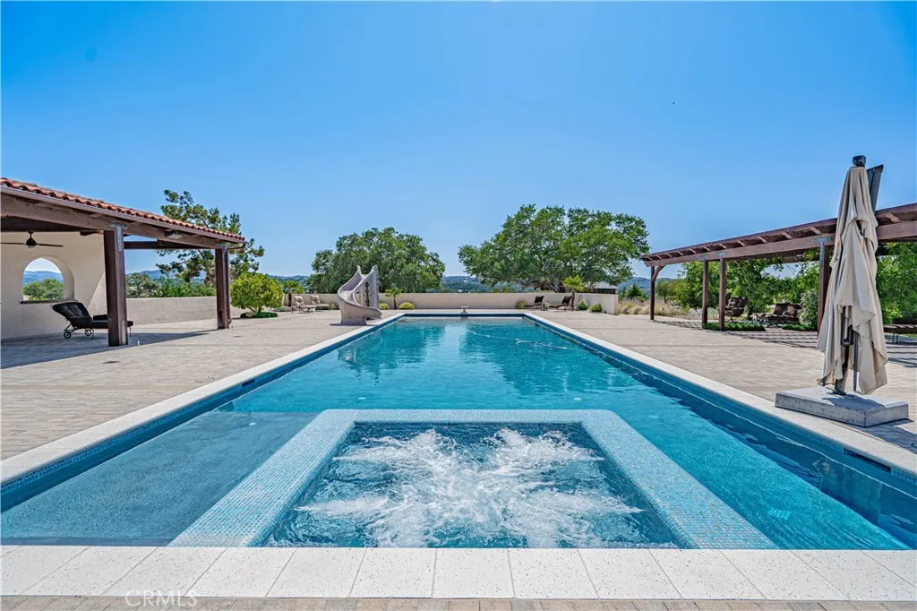 Enjoy the best of both worlds with a spa built directly into the pool — perfect for unwinding after a swim.